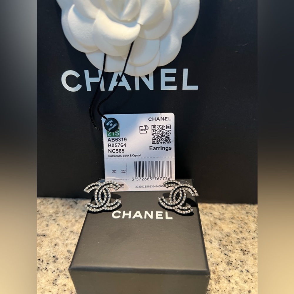 SOLD SOLD SOLD Authentic Chanel 21S CC Ruthenium/Black/Crystal Earrings - Picture 5 of 8